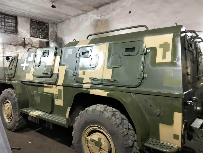GAZ-3937 Vodnik Russian 4x4 (B)